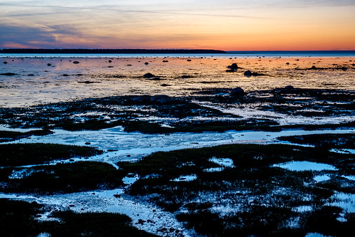 fujixe2 rimouski quebec qc canada cans2s 2017 spring low tide tidal river stlawrenceriver blue hour water sky clouds reflection sunset shore evening