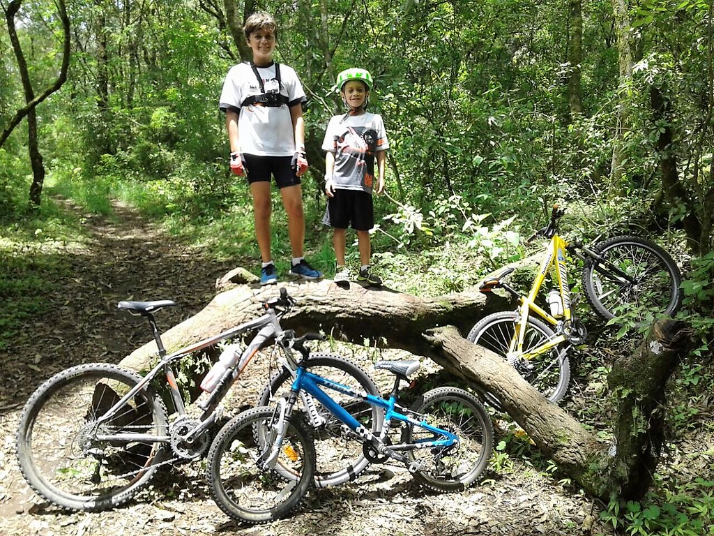 kids with mtb on a trail