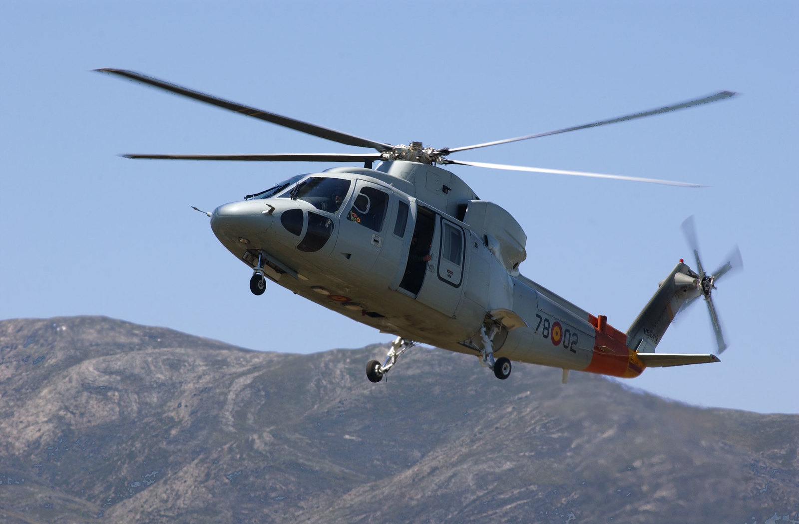 HELICOPTERO_SIKORSKY_S-76_(HE-24)