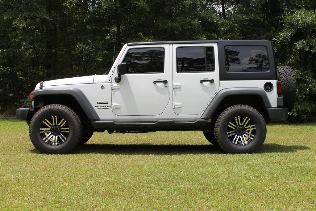 Looking for pics of members with 33 inch tires with and without lift | Jeep  Wrangler Forum