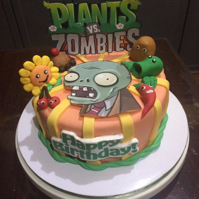 Plants vs Zombies Cake by Ria Mendoza Gatchalian