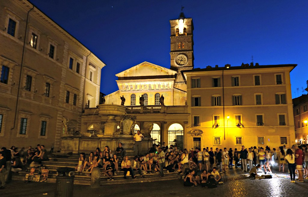 Piazza di Santa Maria in Trastevere by night