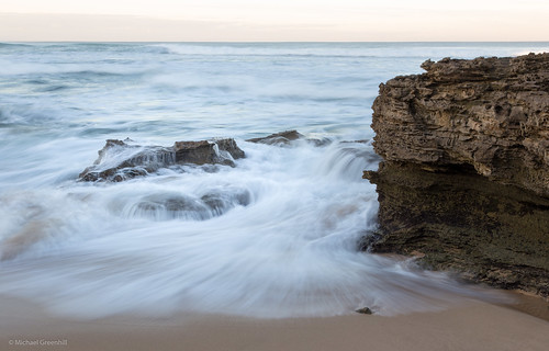 gunamattaoceanbeach morning victoria beach ocean sandy landscape australia gunamatta water morningtonpeninsula sunrise sand rocks shore fingal au