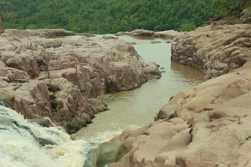 kuntala waterfall rocks canon canyon landscape