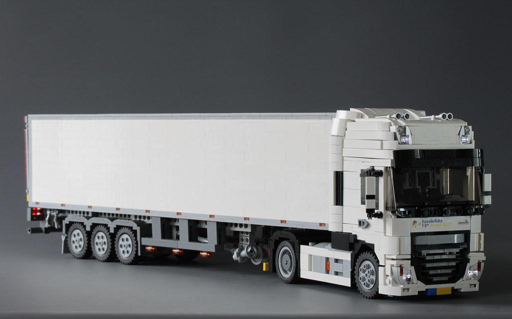 DAF XF FT Super Space Cab in scale 1:25 with standard Model Team trailer