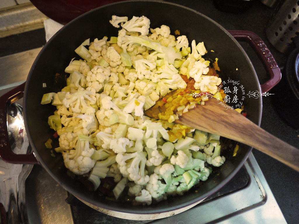 孤身廚房-Staub媽咪鍋煮超滿的印度蔬食花椰菜咖哩21