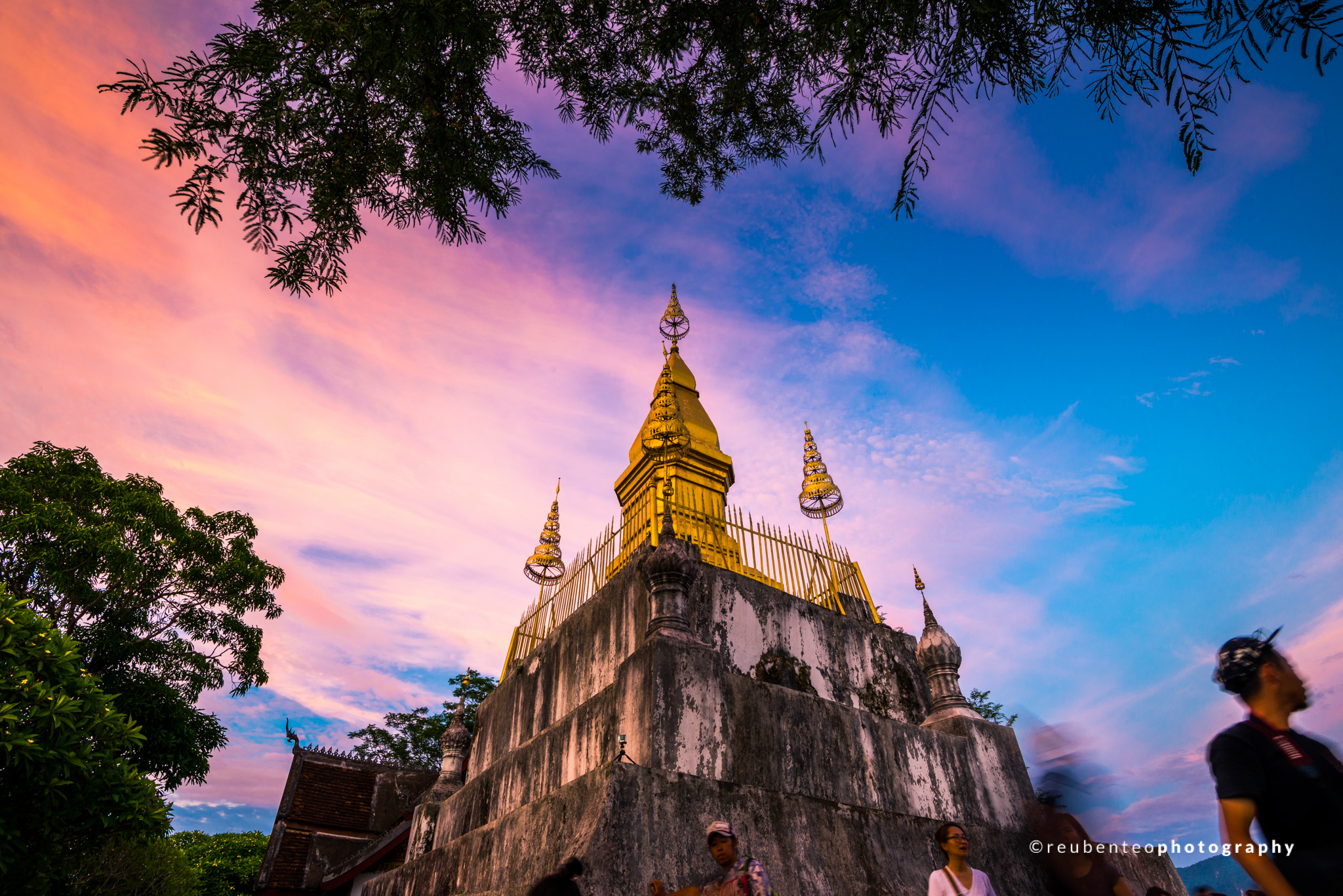 Sunset at Wat Chom Si