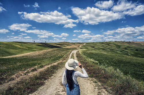 italy italia road path siena val dorcia orcia valley san quirico landscape paesaggio country campagna farmer panorama long black hair cypress cipresso hat cappello tourist turista sony 7rii zeiss carlzeiss sony7rii batis 25 woman girl amazing view beautiful wonderful stunning fineart fine art summer estate batis225 model fashion people 7rm2 allaperto montalcino clouds toscana tuscany