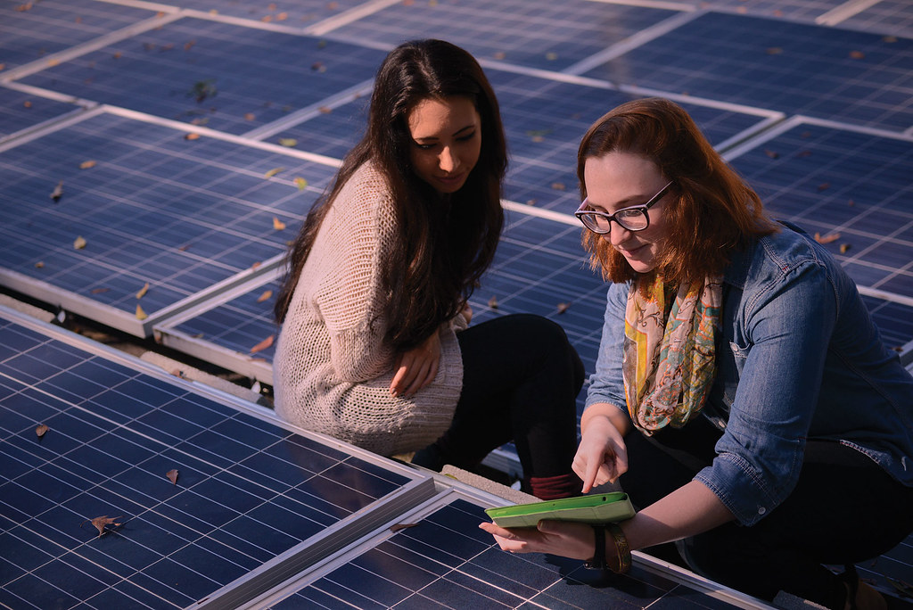 Agnes Scott College, which has been nationally recognized for its creative approach to energy and water efficiency, is a proud green campus where students can pursue a minor in environmental and sustainability studies.