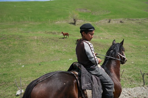 variosonnart282470 horseman kyrgyzstan mountains