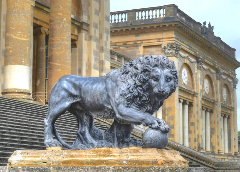 Stowe House Medici Lion sculpture. Credit Baz Richardson