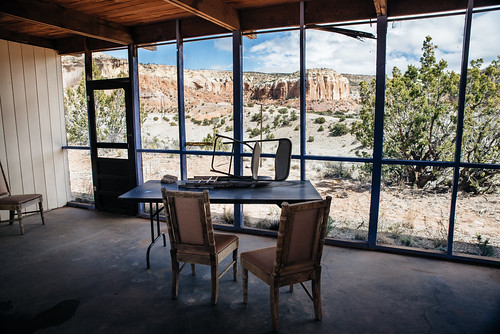 horizon rock newmexico sand cabin table panorama hill abiquiu abiquiú tree sagebrush walls roof view rockformation desert screen cliffs clouds chairs desolate spring floor travel scrub ceiling ghostranch deserted chair rocks peak cliff branch unitedstates us