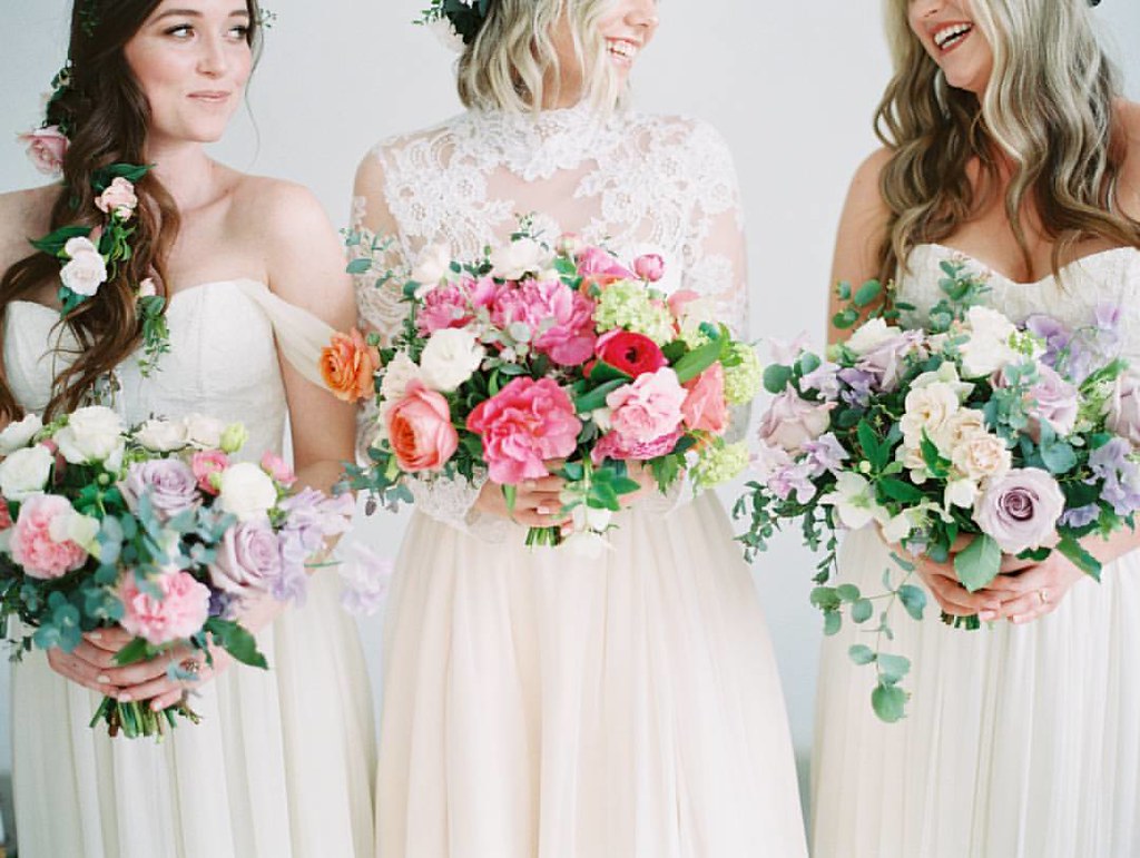 Some of our favorite bridal bouquets were featured last week on @stylemepretty! This was such a pretty shoot. Go check it out! .... Vendor Team: Photography: @mallorydawnphoto  Floral Design: @thebloomingbud Headpieces/Veils: @lovesparklepretty  Hair & Ma