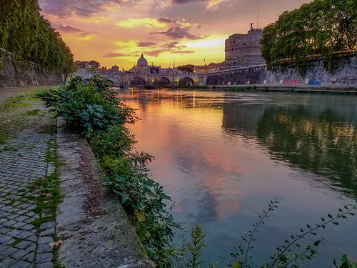 roma rome italy travel sunset sun sky orange water river riverside europe