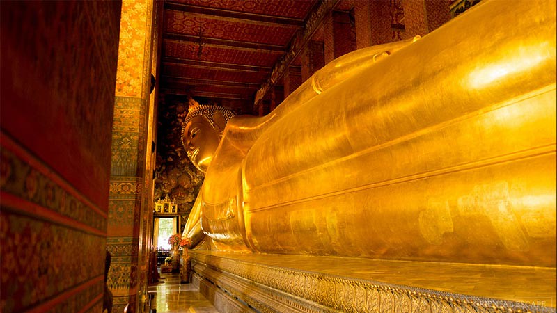 Rupaka Buddha Berbaring di Vihara Pho (Wat Pho), Bangkok, Thailand.