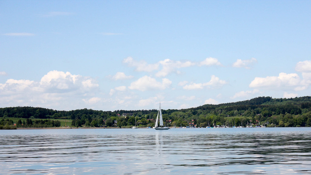 lake-starnberg-speedboat-view
