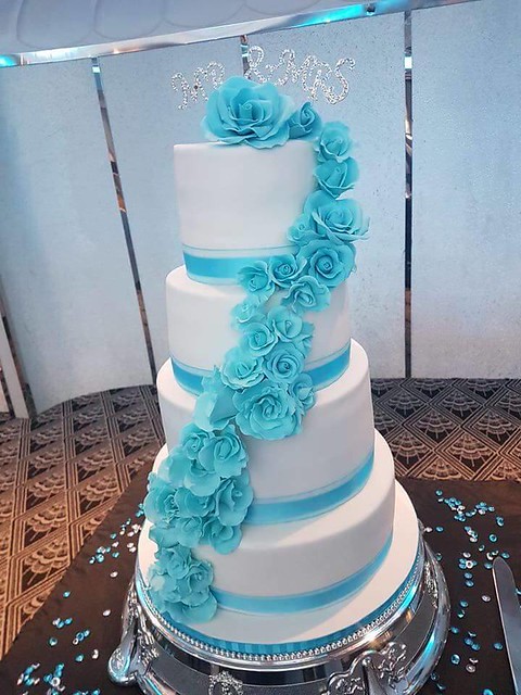 Cake by Michelle Matthews of Michelle's Wedding Cake Boutique