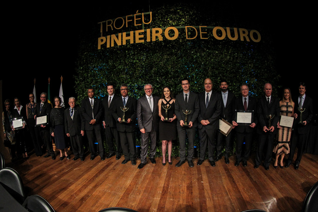 Dia da Indústria de Curitiba e Pinheiro de Ouro.