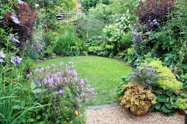 15 Wonderful Ideas How To Organize A Pretty Small Garden Space