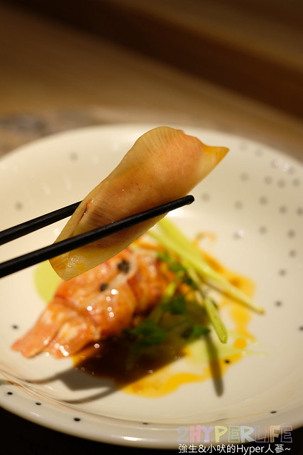台中美術館美食餐廳【Omakase任信】首屈一指無菜單高檔日本創意料理，日本主廚融合日式食材口味與法式料理手法帶來連連驚喜，以17道菜式在舌尖上迸發出一場華麗饗宴！ @強生與小吠的Hyper人蔘~
