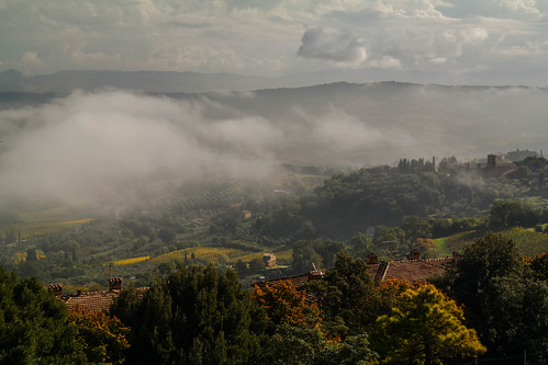 landscape landschaft panoramicview clouds wellen sky skies fog sun light romantic houses red roofs green yellow tuscany trees atmosphere beautiful depth clauschristoffersen rindphoto flickr nature amazingscenery himmel europe travel montalcino
