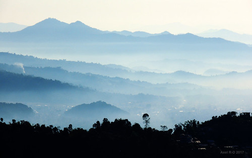 fuméeboucane montagnes nepal pokhara pollution smog