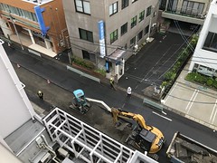 新田町通り道路工事中。