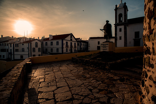 sunset sun town urban statue sqaure sines portugal atlantic coast nikon d610 nikkor 20mm af f28d