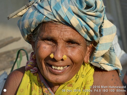 photo physiognomy psychological primelens street portrait closeup cultural character nose nosepiercing wrinkles consent fun tribal market female posing authentic smiling happy teeth cheerful color eyes adivasi matthahnewaldphotography face facingtheworld horizontal head india jeypore woman nikond3100 nosestud old orissa outdoor 50mm oneperson livedinface expression headshot headwear nikkorafs50mmf18g fullfaceview 4x3ratio 1200x900pixels resized lookingatcamera