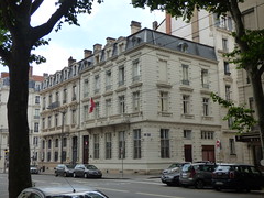 Avenue Maréchal Foch, Lyon - Consulate General de Tunisie - Photo of Couzon-au-Mont-d'Or