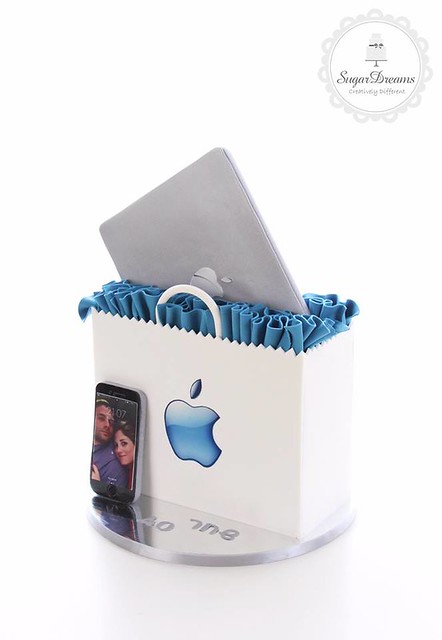 Apple Themed Shopping Bag Cake by Sugar Dreams עוגות מעוצבות