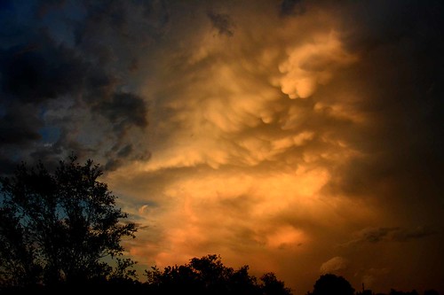sunset cumulonimbus thunderstorm mammatus clouds chisholmcreekpark wichita kansas