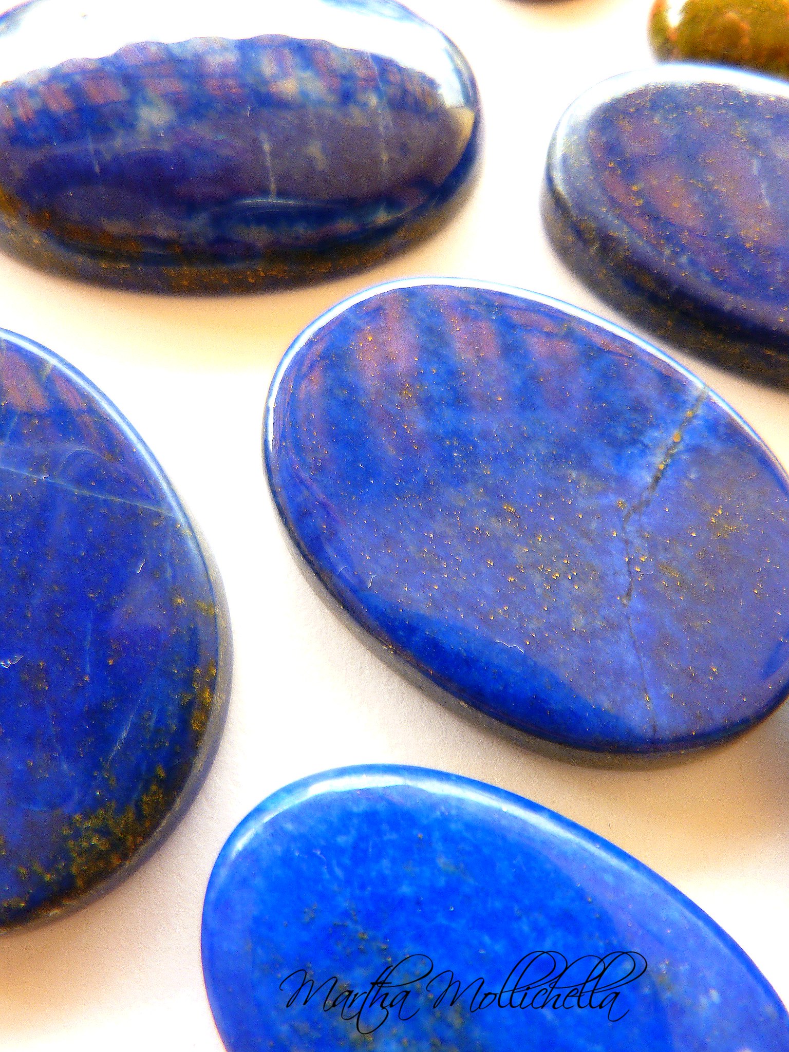 Martha Mollichella favourite semiprecious stones and fossils, ammonite, labradorite, lapislazzuli, unakite, diaspro paesaggio