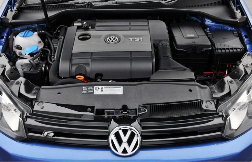 L-Mk6-Volkswagen-Golf-R-Engine