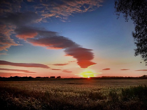 nlincs lincolnshire scunthorpe outdoors countryside fields landscape lenticular sky cloud sun sunset