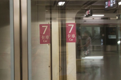 '7-car' sticker on the cab door of a MTR SP1900 train