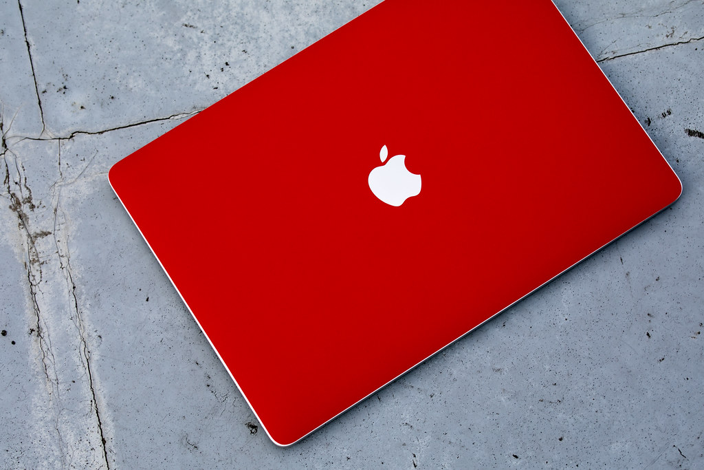 MacBook Pro 2017 + wraplus red
