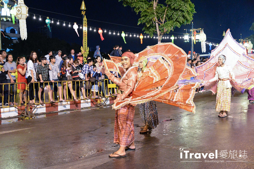 清迈水灯节大水灯队伍比赛 The Grand Krathong Procession Contest (44)