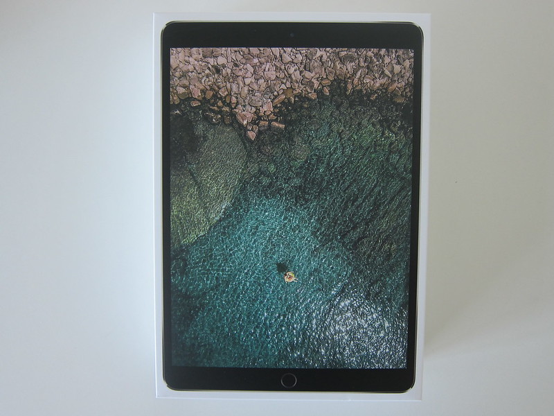 Apple iPad Pro 10.5 Inch (Space Grey 256GB) (Wi-Fi + Cellular) - Box Front