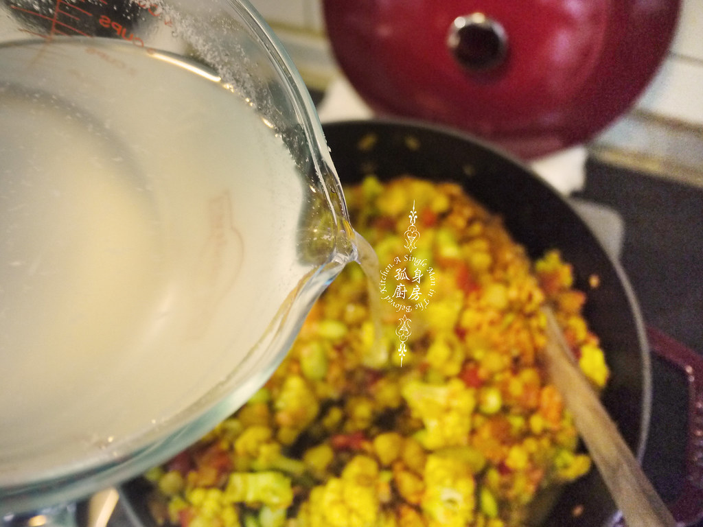 孤身廚房-Staub媽咪鍋煮超滿的印度蔬食花椰菜咖哩27