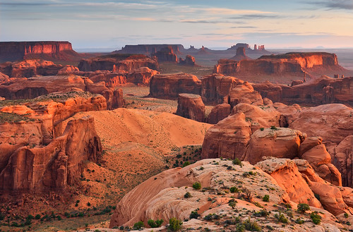 monumentvalley tribalpark arizona southwest landscape panorama redrocks sunrise color light nikon navajonation huntsmesa