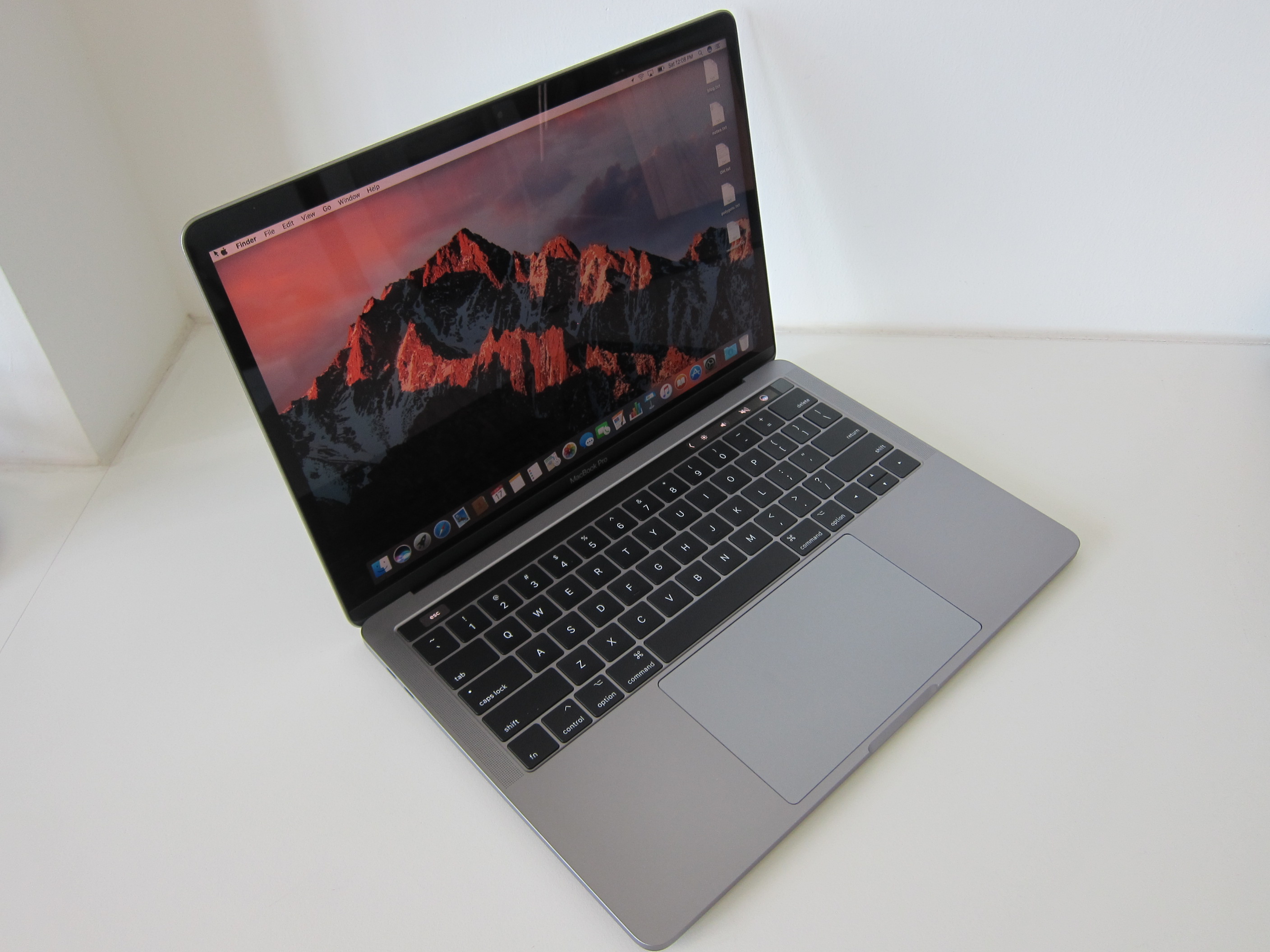 Macbook　pro　2017　touchBar　ID