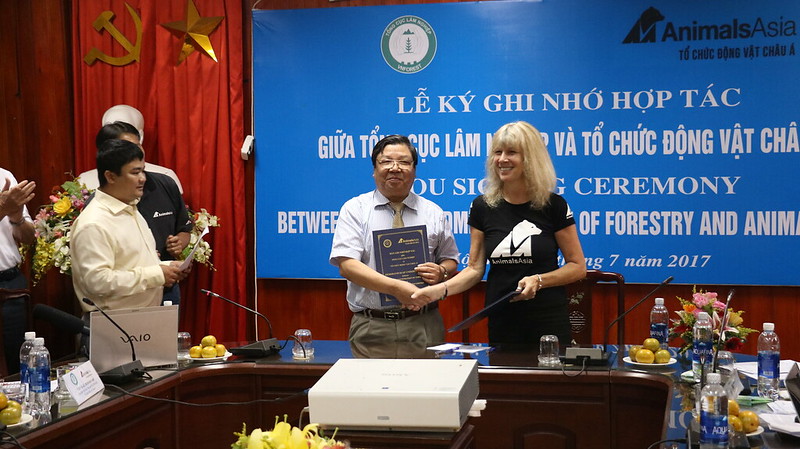 The historic handshake between Animals Asia and Vietnam Administration of Forest