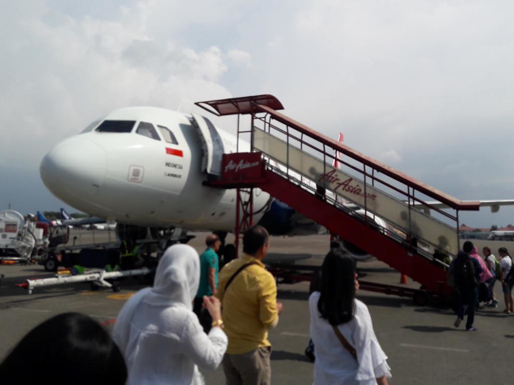 Review of Indonesia AirAsia flight from Jakarta to Singapore in Economy