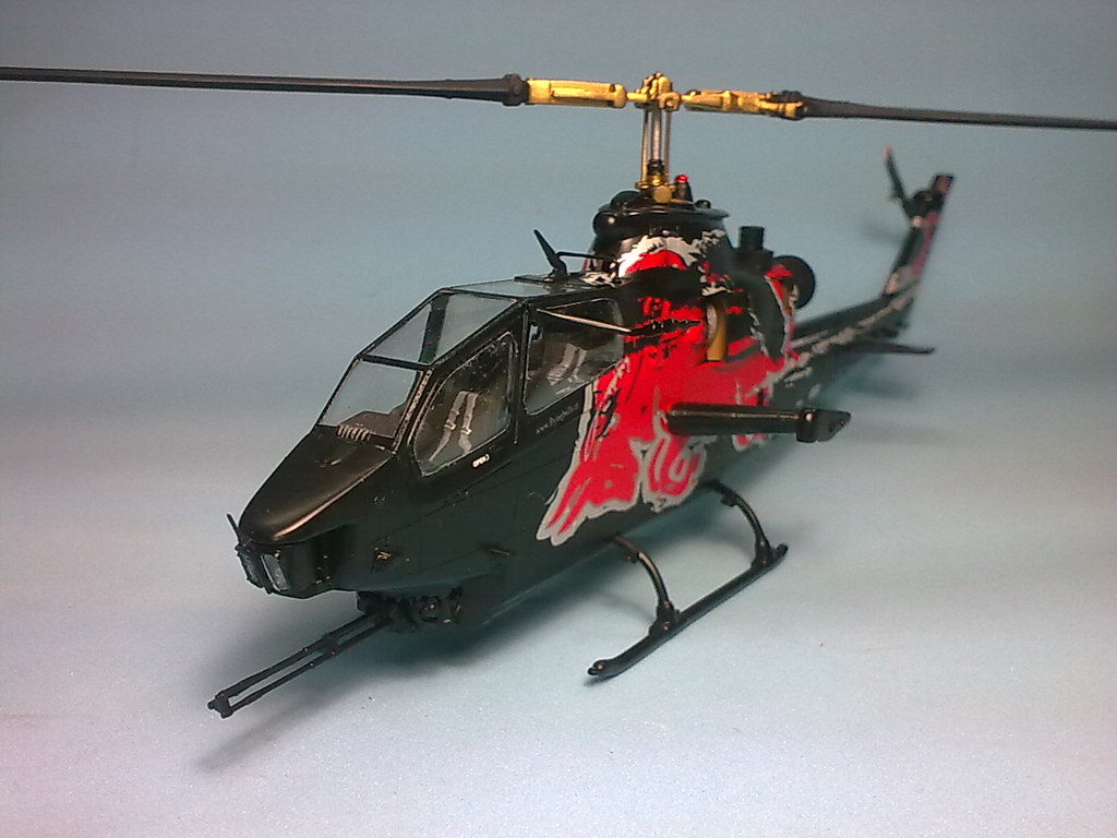 MT: BELL AH-1F COBRA RED BULL - REVELL ESC.1/48 35417112804_e8dd207906_b