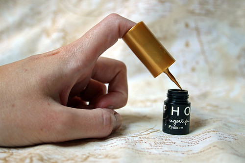 Sephora - fingertip eyeliner in Metallic Gold