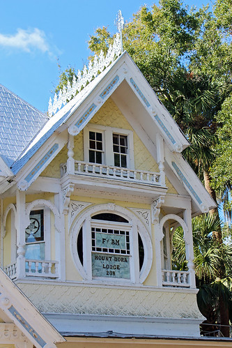 architecture house masoniclodge victorian queenannestyle windows gable gingerbread mountdora florida