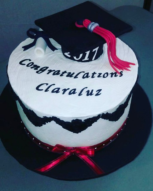 Graduation Themed Cake by Louvi's Cakes