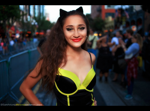 sandiego comiccon 2017 cosplayer catwoman cosplay beautiful female young costume cat fashion woman style beauty attractive halloween posing outdoors lady model cute sexy portrait pretty adorable kitten women characters costumeparty samantoniophotography