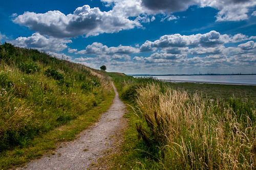 20170712123156 liverpool england unitedkingdom europe britain merseyside garston shore river rivermersey mersey outdoor path sky clouds nature day gbr